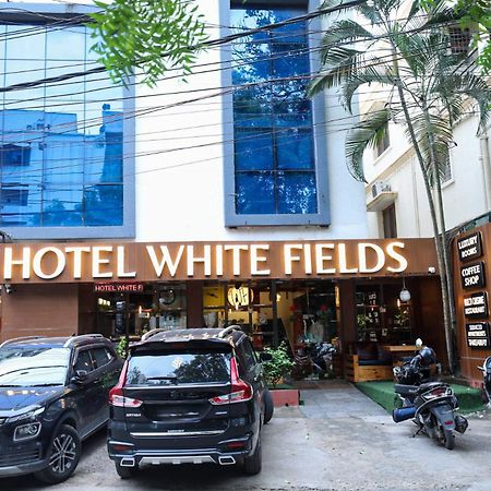 Hotel White Fields Hitec City, Haiderabad Buitenkant foto