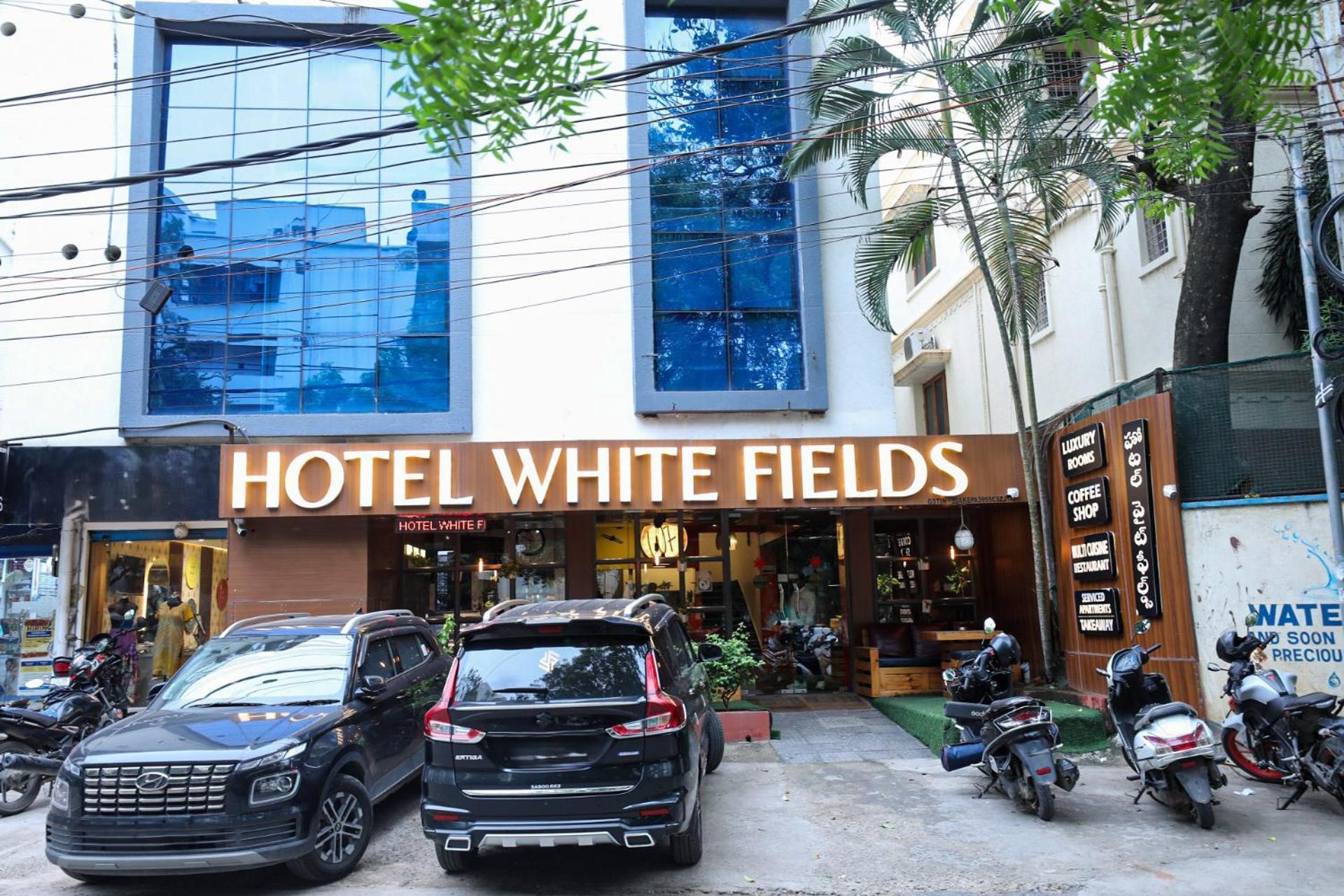 Hotel White Fields Hitec City, Haiderabad Buitenkant foto