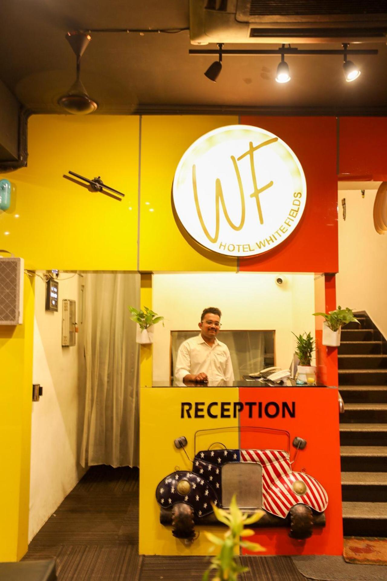 Hotel White Fields Hitec City, Haiderabad Buitenkant foto