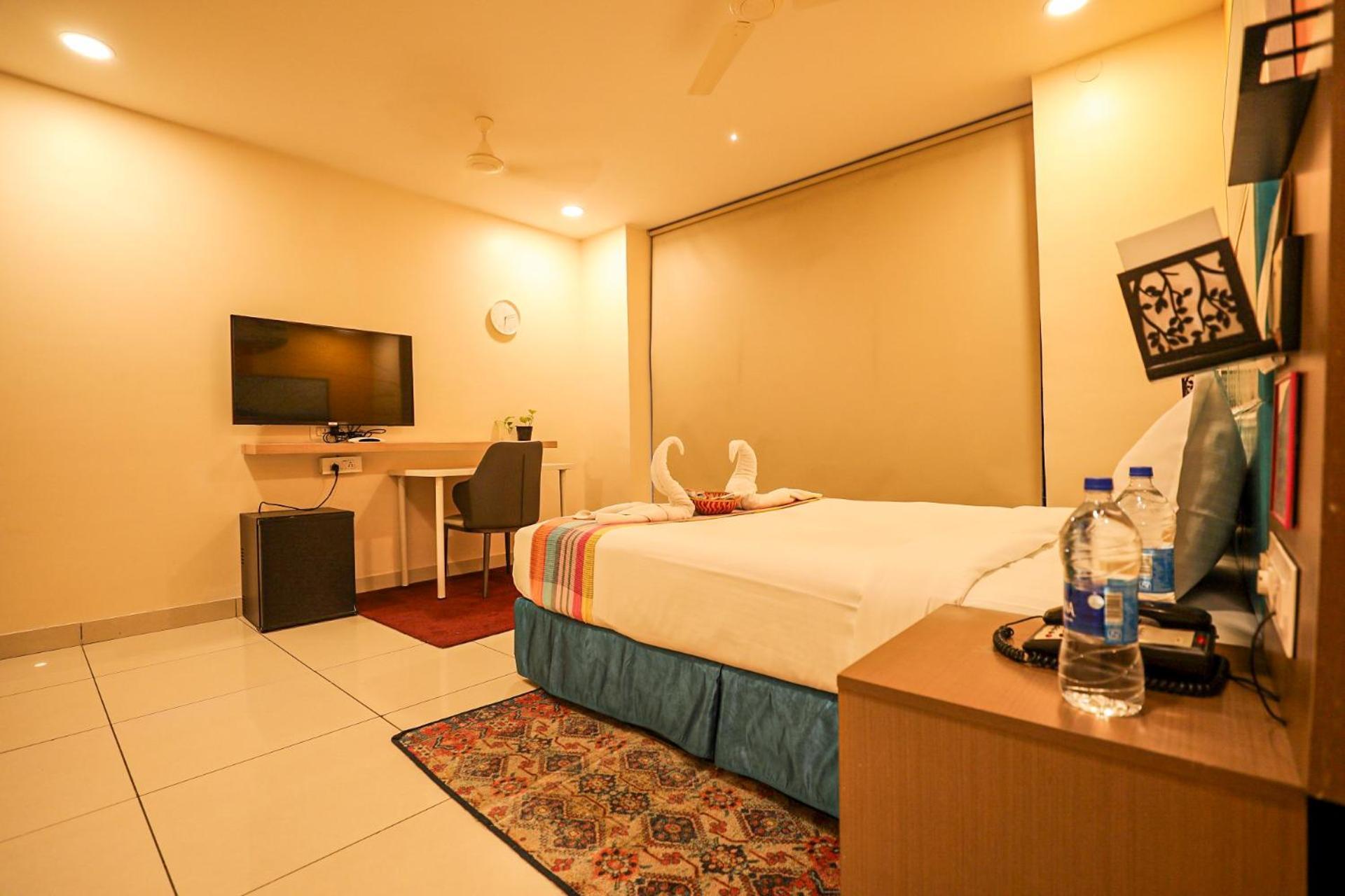 Hotel White Fields Hitec City, Haiderabad Buitenkant foto