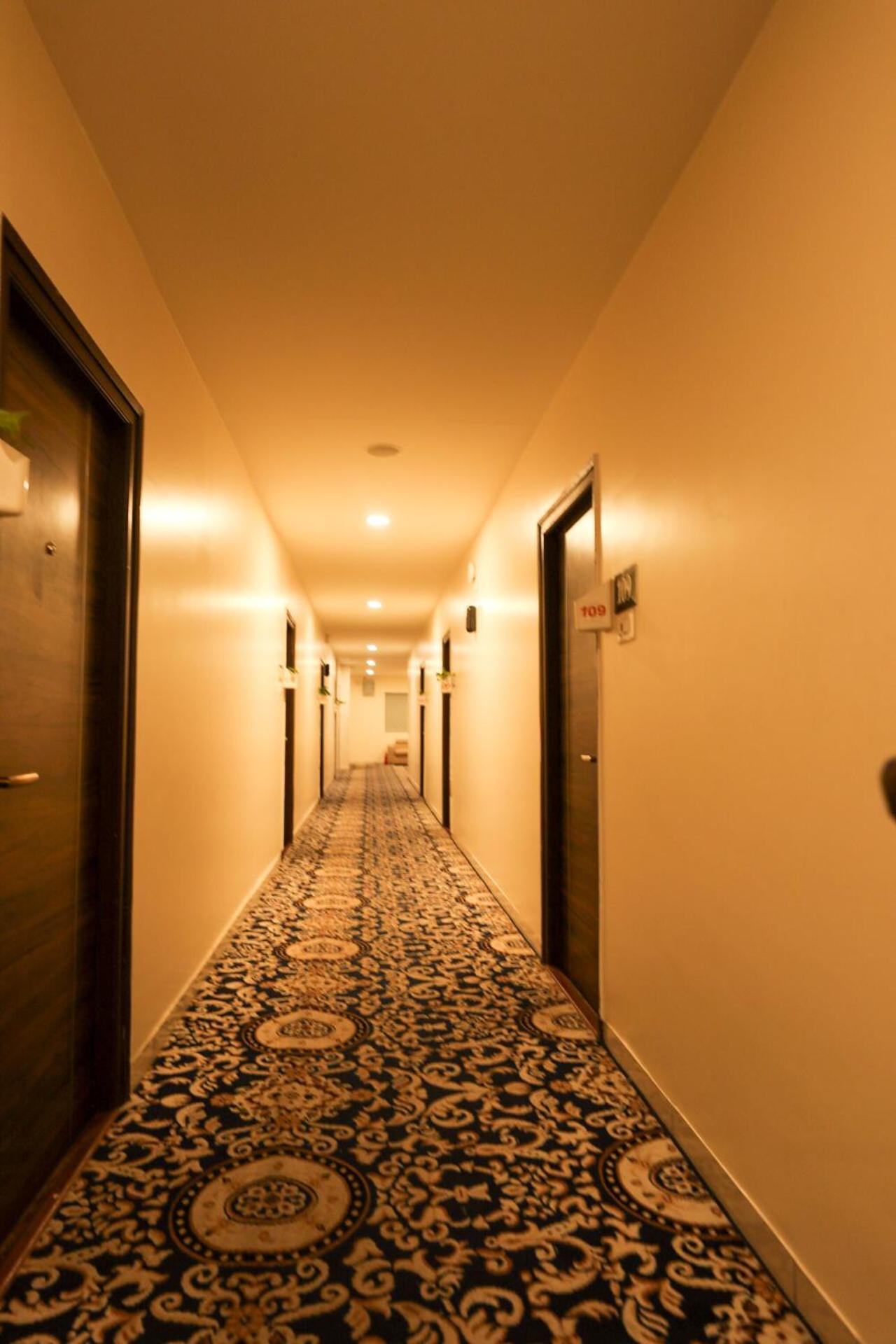 Hotel White Fields Hitec City, Haiderabad Buitenkant foto