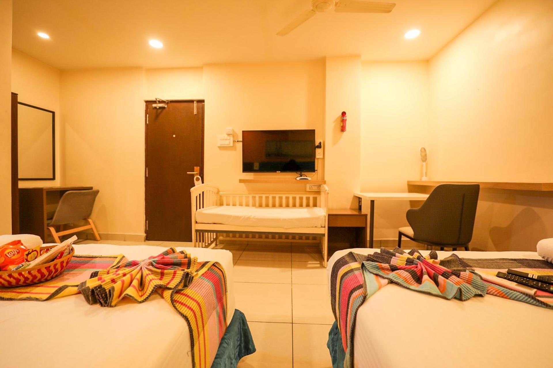 Hotel White Fields Hitec City, Haiderabad Buitenkant foto