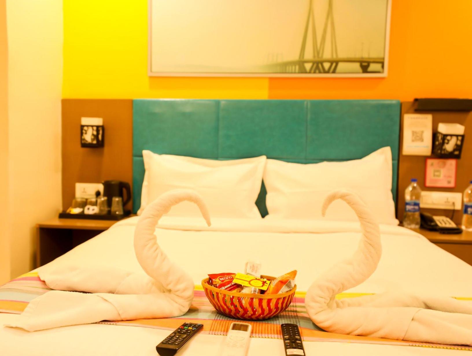 Hotel White Fields Hitec City, Haiderabad Buitenkant foto