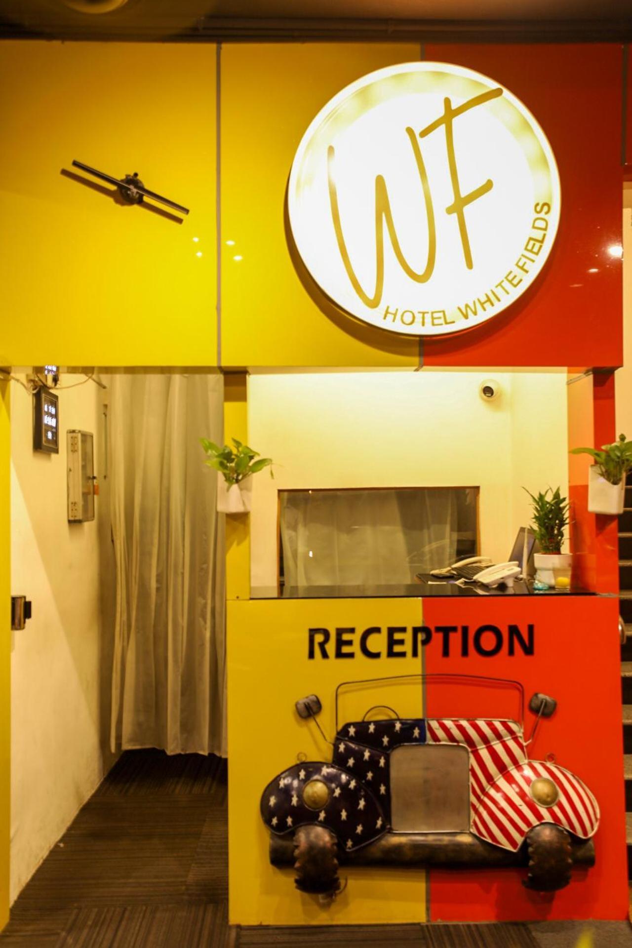 Hotel White Fields Hitec City, Haiderabad Buitenkant foto