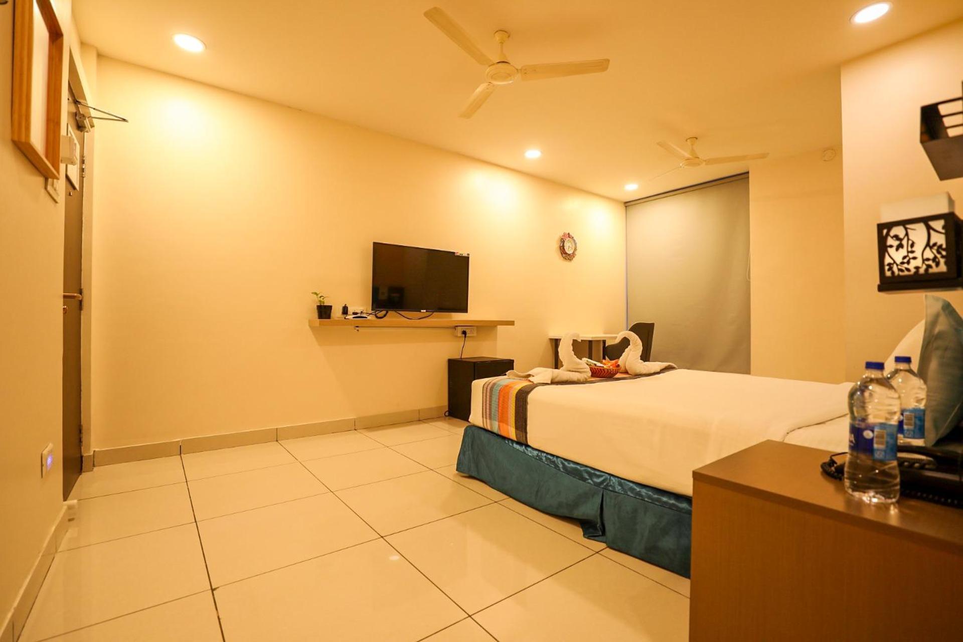 Hotel White Fields Hitec City, Haiderabad Buitenkant foto