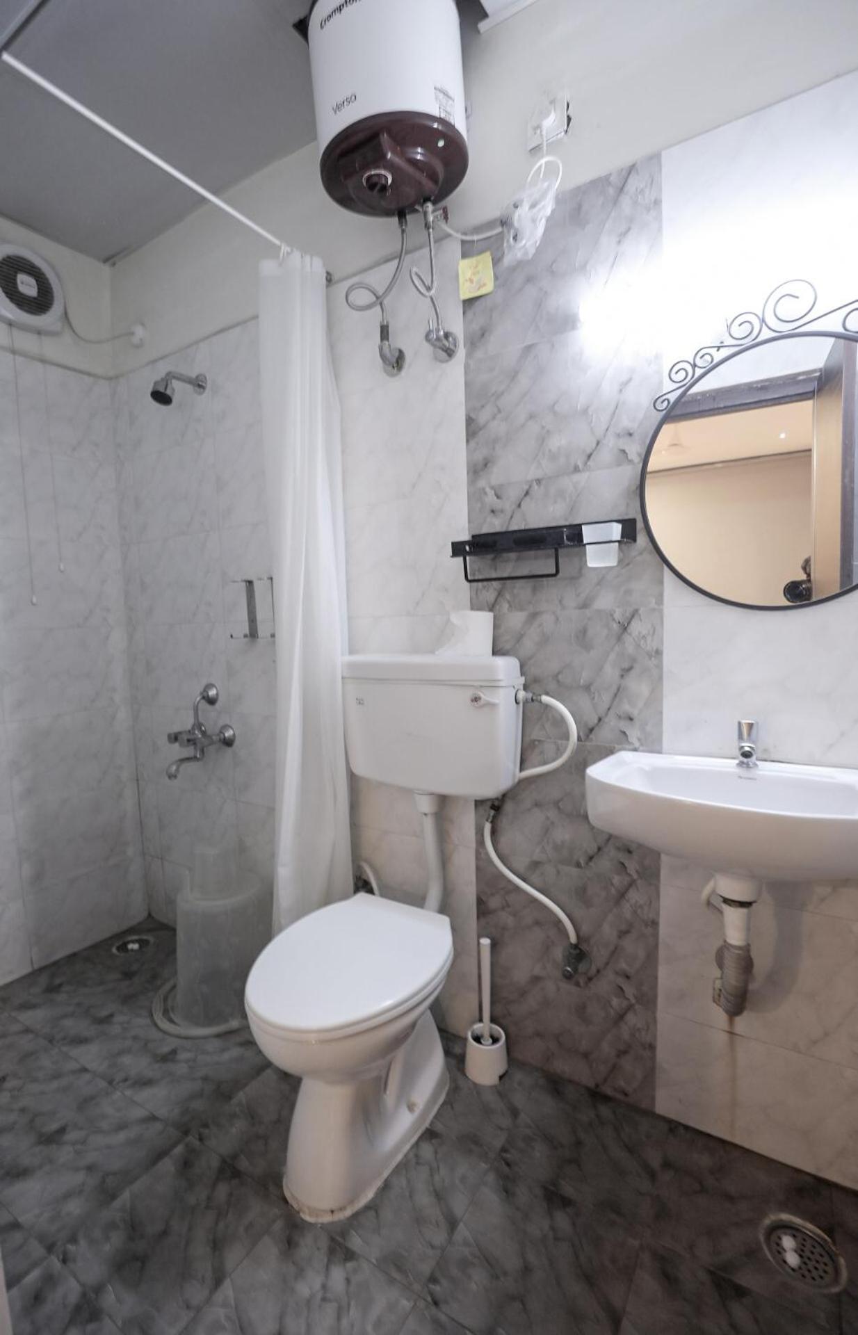 Hotel White Fields Hitec City, Haiderabad Buitenkant foto